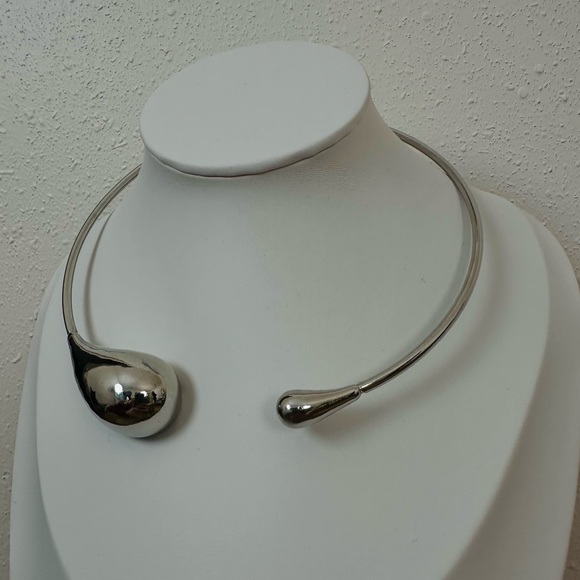 New Drop Shaped Open Silver Metal Choker Necklace - Picture 6 of 8